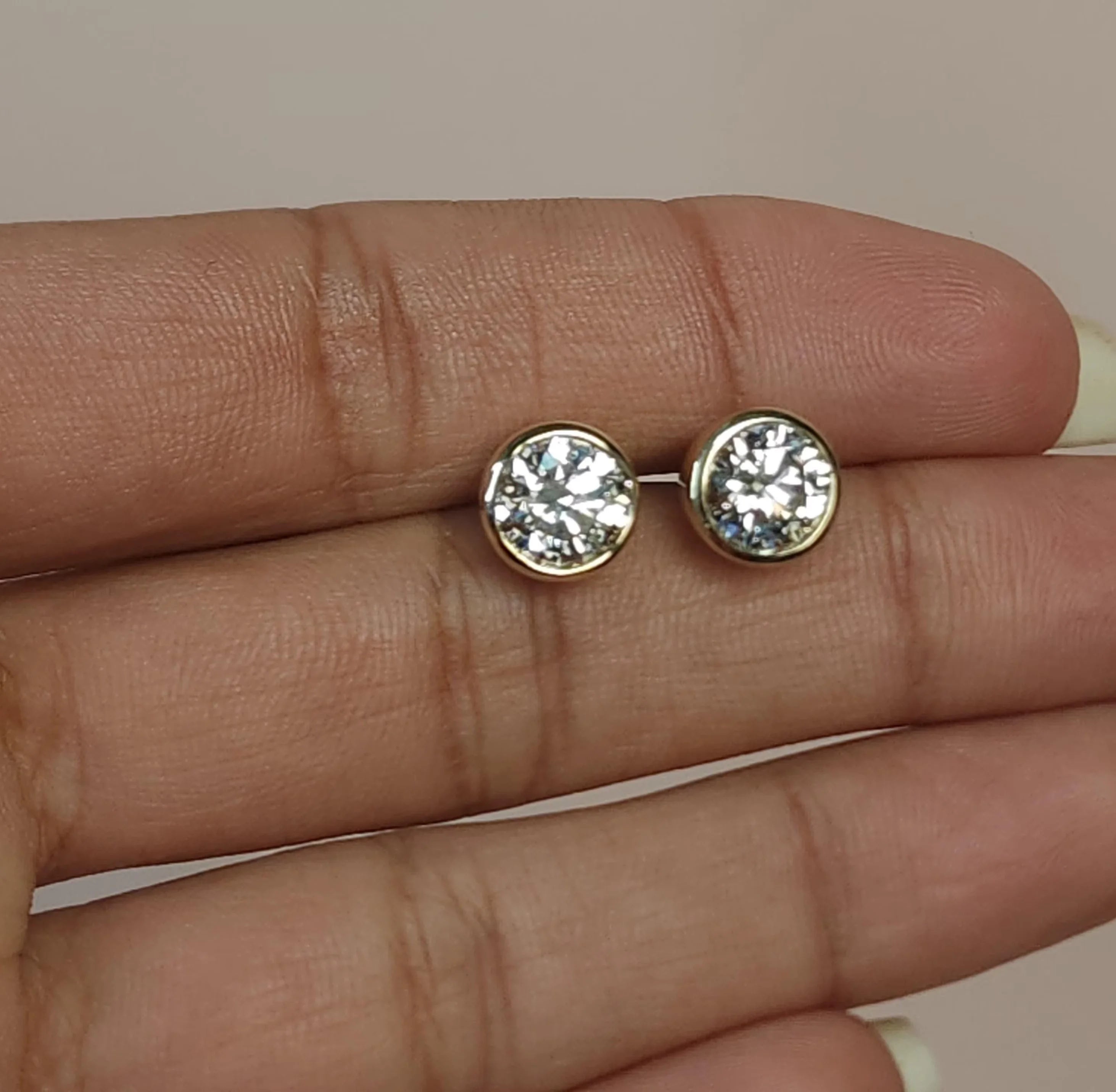 Round Cut Diamond Bezel Set Earring Round Cut Diamond Bezel Set Earring