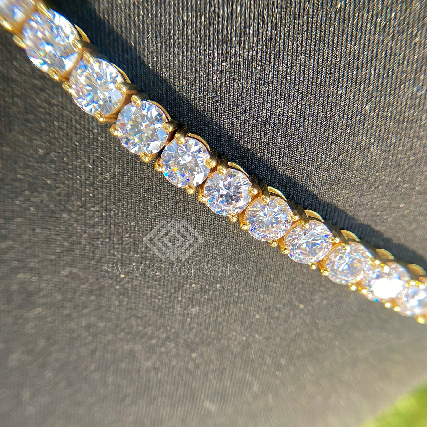 Round Diamond Bracelet With Lab-Grown & Natural Diamonds, Jewelry By Leading Manufacturer From Swagstar, Surat. Explore Wedding, Engagement, Eternity Rings,  Earring & Studs, Bracelets In 10k, 14k, & 18k Gold Varieties, Including White, Yellow, Rose Gold.