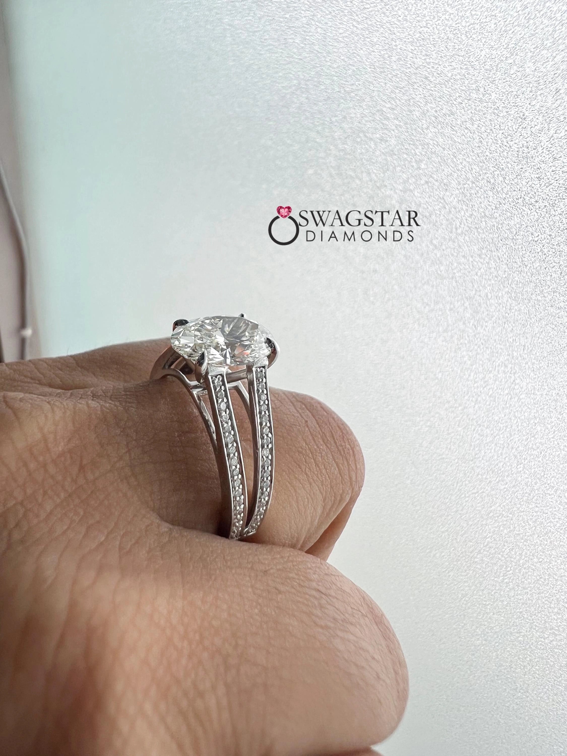 18Kt White Gold Split Shank Ring