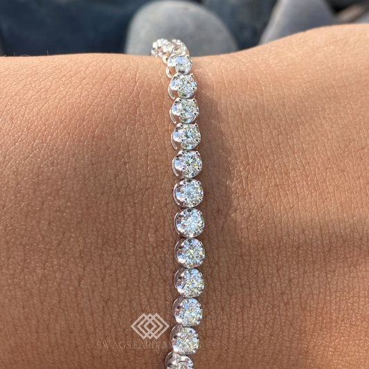 Round Shape Bracelet With Lab-Grown & Natural Diamonds, Jewelry By Leading Manufacturer From Swagstar, Surat. Explore Wedding, Engagement, Eternity Rings,  Earring & Studs, Bracelets In 10k, 14k, & 18k Gold Varieties, Including White, Yellow, Rose Gold.