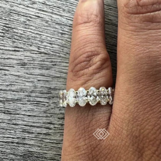 Oval Diamond Ring With Lab-Grown & Natural Diamonds, Jewelry By Leading Manufacturer From Swagstar, Surat. Explore Wedding, Engagement, Eternity Rings,  Earring & Studs, Bracelets In 10k, 14k, & 18k Gold Varieties, Including White, Yellow, Rose Gold.