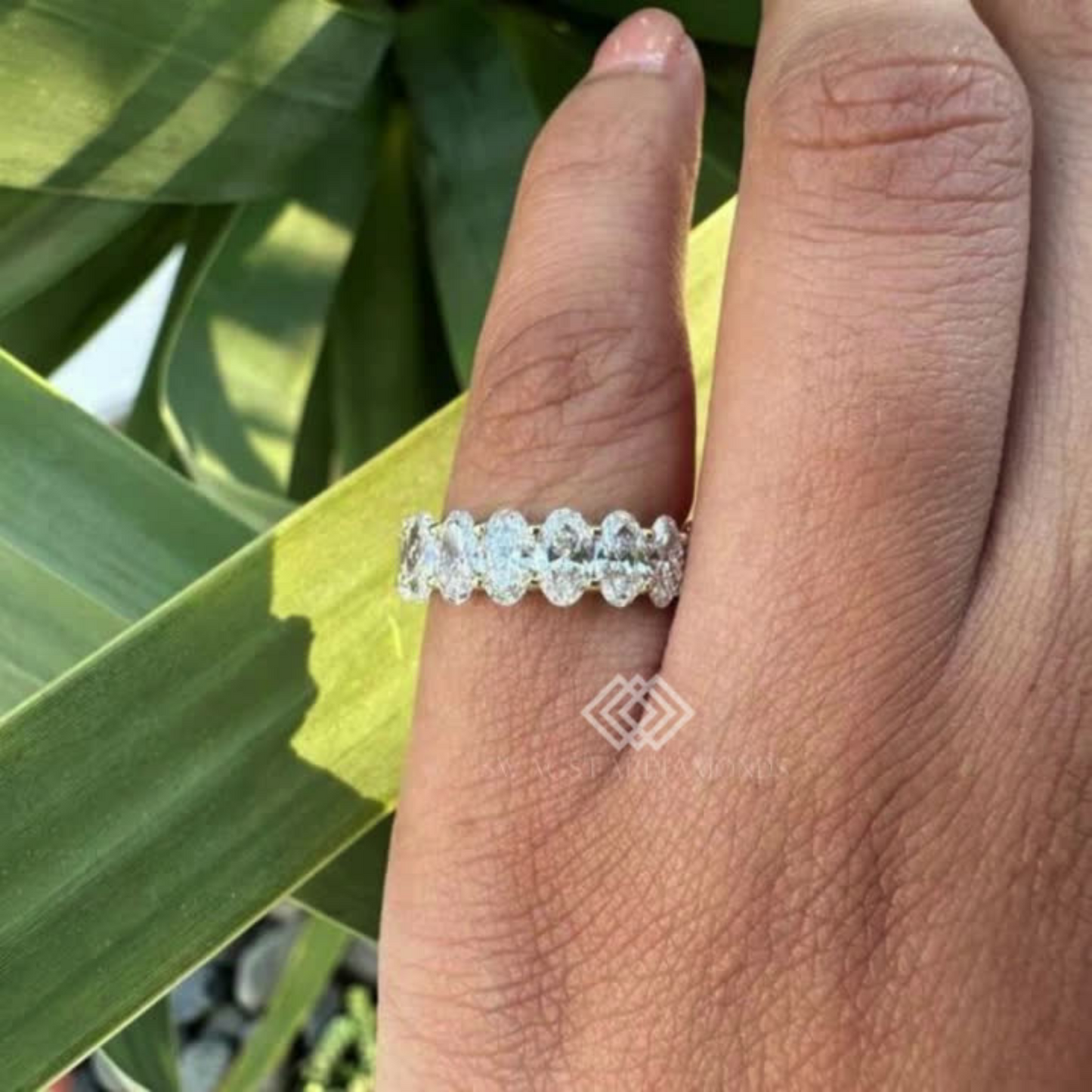 Oval Diamond Ring With Lab-Grown & Natural Diamonds, Jewelry By Leading Manufacturer From Swagstar, Surat. Explore Wedding, Engagement, Eternity Rings,  Earring & Studs, Bracelets In 10k, 14k, & 18k Gold Varieties, Including White, Yellow, Rose Gold.