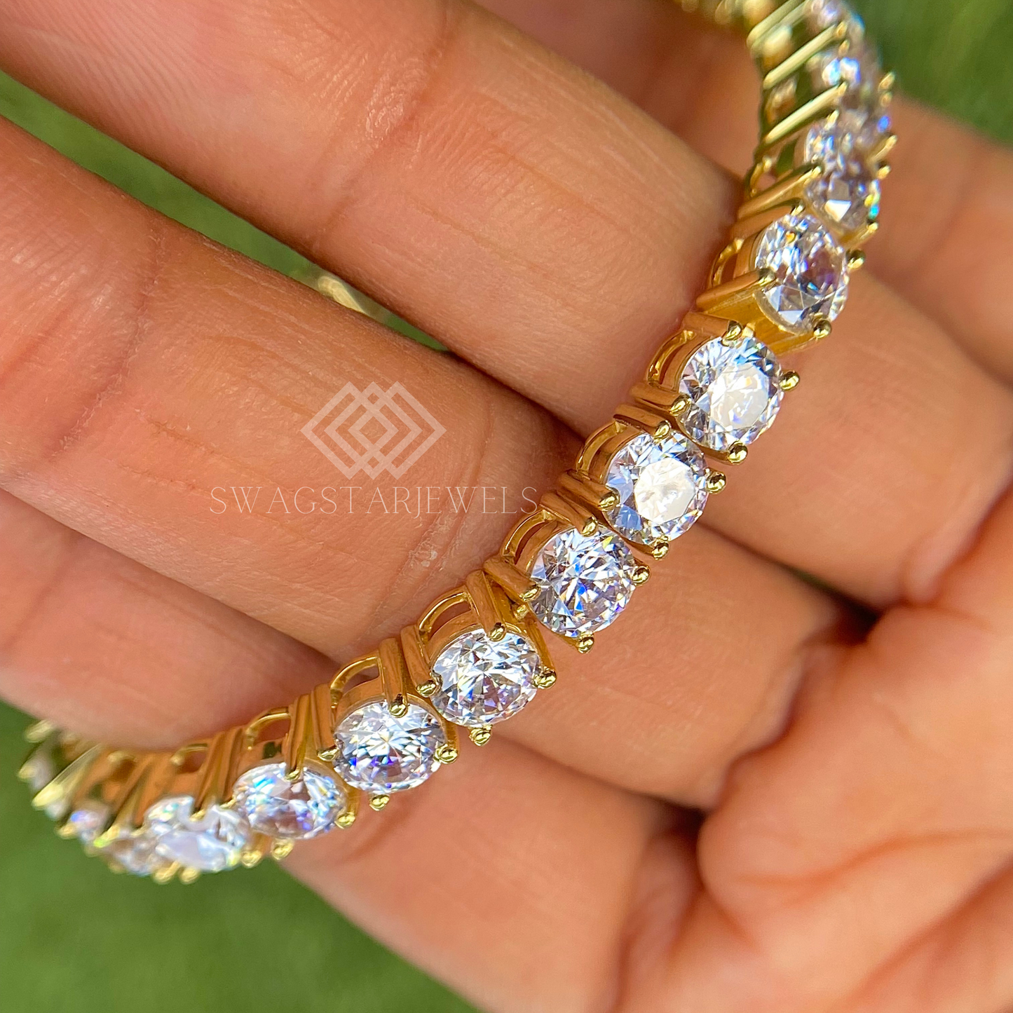 Round Diamond Bracelet With Lab-Grown & Natural Diamonds, Jewelry By Leading Manufacturer From Swagstar, Surat. Explore Wedding, Engagement, Eternity Rings,  Earring & Studs, Bracelets In 10k, 14k, & 18k Gold Varieties, Including White, Yellow, Rose Gold.