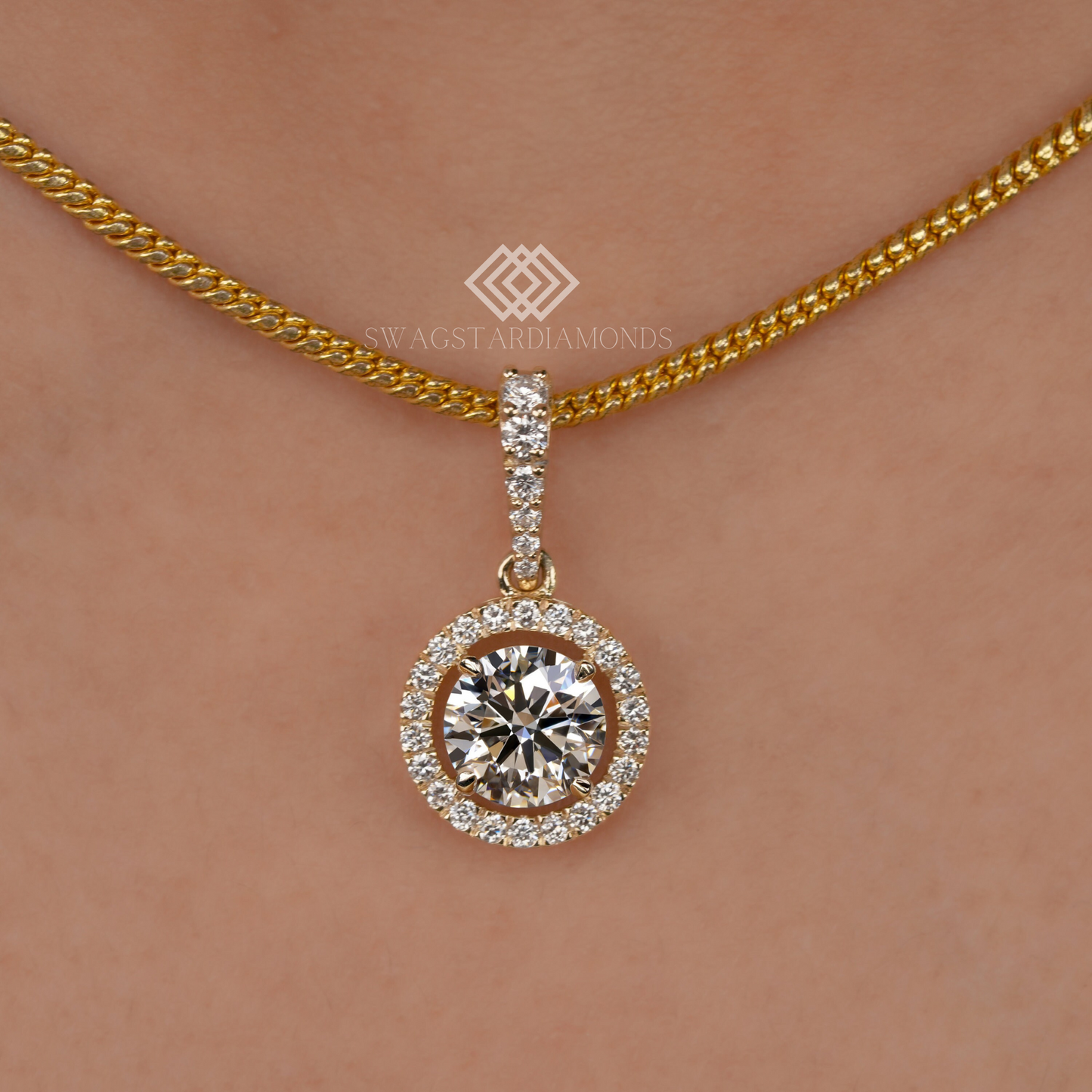 Round Pendent With Lab-Grown & Natural Diamonds, Jewelry By Leading Manufacturer From Swagstar, Surat. Explore Wedding, Engagement, Eternity Rings,  Earring & Studs, Bracelets In 10k, 14k, & 18k Gold Varieties, Including White, Yellow, Rose Gold.