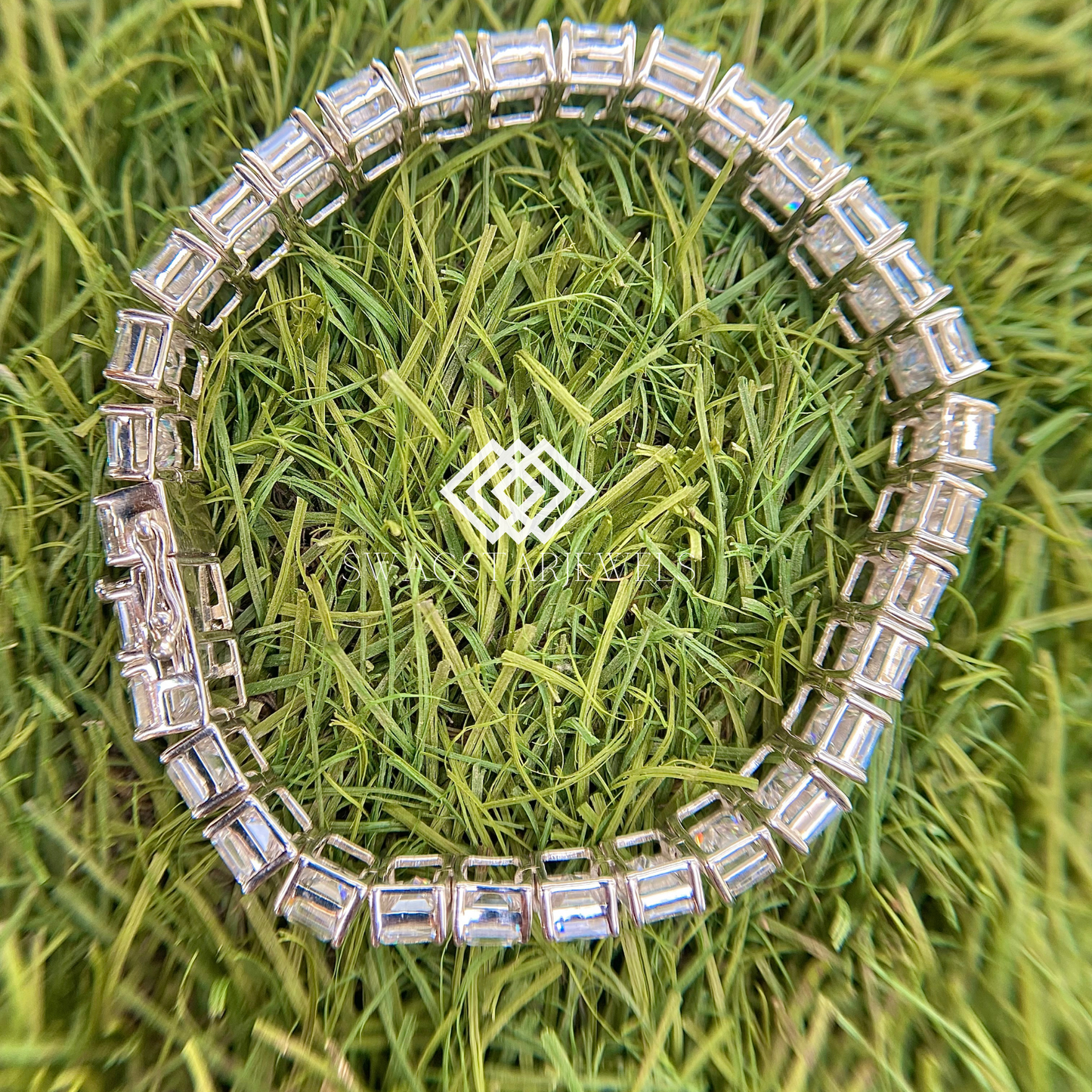 Emerald Cut Bracelet With Lab-Grown & Natural Diamonds, Jewelry By Leading Manufacturer From Swagstar, Surat. Explore Wedding, Engagement, Eternity Rings,  Earring & Studs, Bracelets In 10k, 14k, & 18k Gold Varieties, Including White, Yellow, Rose Gold.