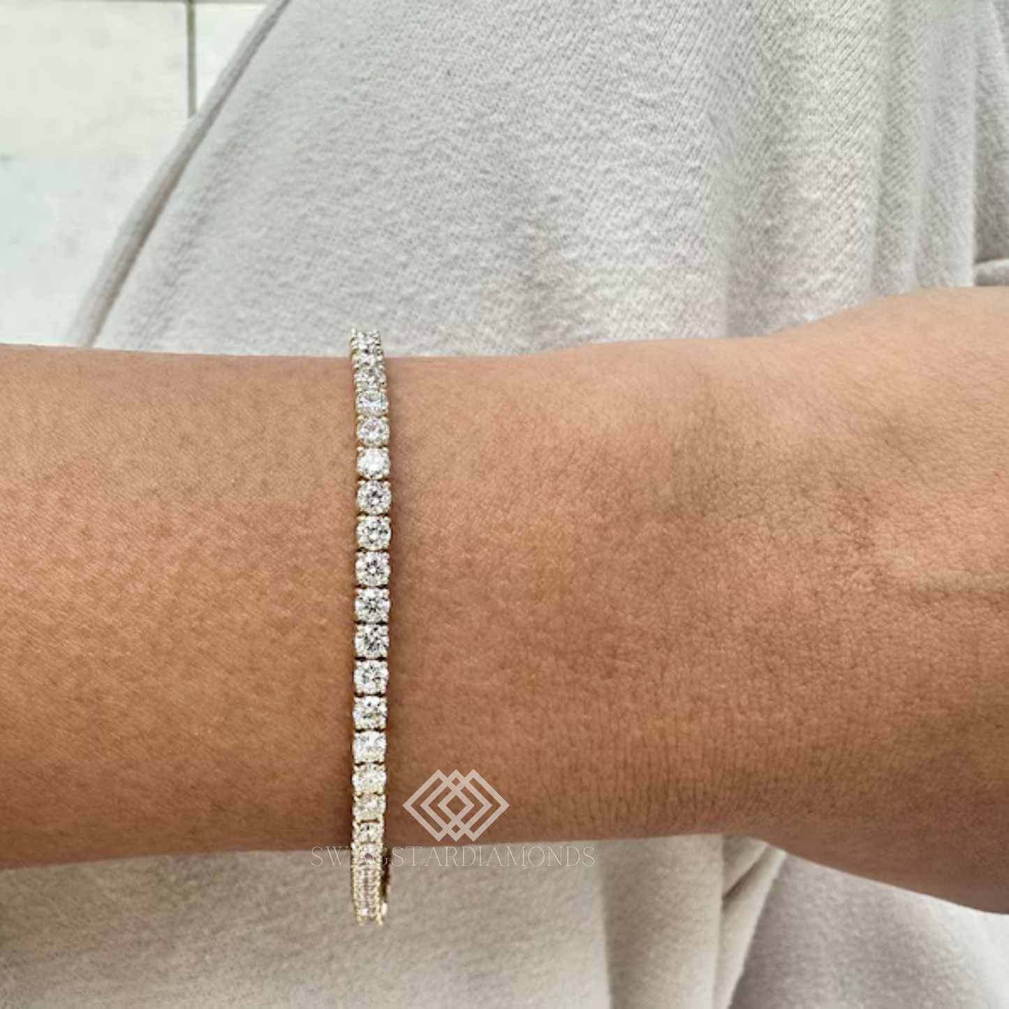 Round Cut Bracelet With Lab-Grown & Natural Diamonds, Jewelry By Leading Manufacturer From Swagstar, Surat. Explore Wedding, Engagement, Eternity Rings,  Earring & Studs, Bracelets In 10k, 14k, & 18k Gold Varieties, Including White, Yellow, Rose Gold.