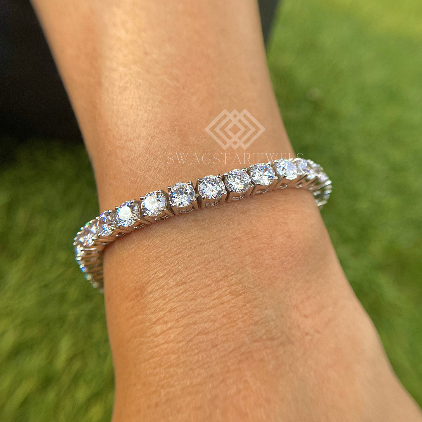 Round Shape Bracelet With Lab-Grown & Natural Diamonds, Jewelry By Leading Manufacturer From Swagstar, Surat. Explore Wedding, Engagement, Eternity Rings,  Earring & Studs, Bracelets In 10k, 14k, & 18k Gold Varieties, Including White, Yellow, Rose Gold.