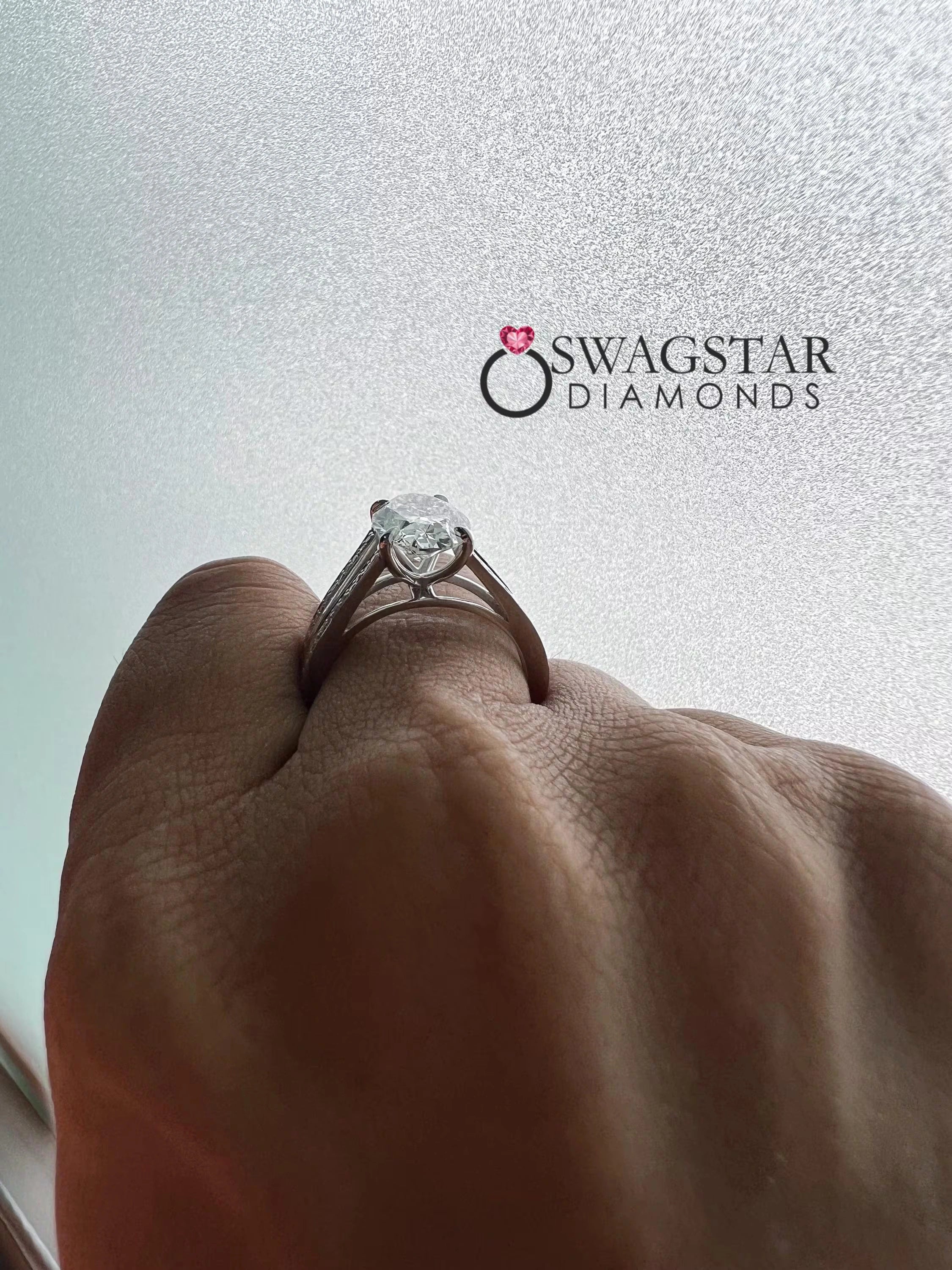 Oval Cut 18Kt White Gold Split Shank Ring