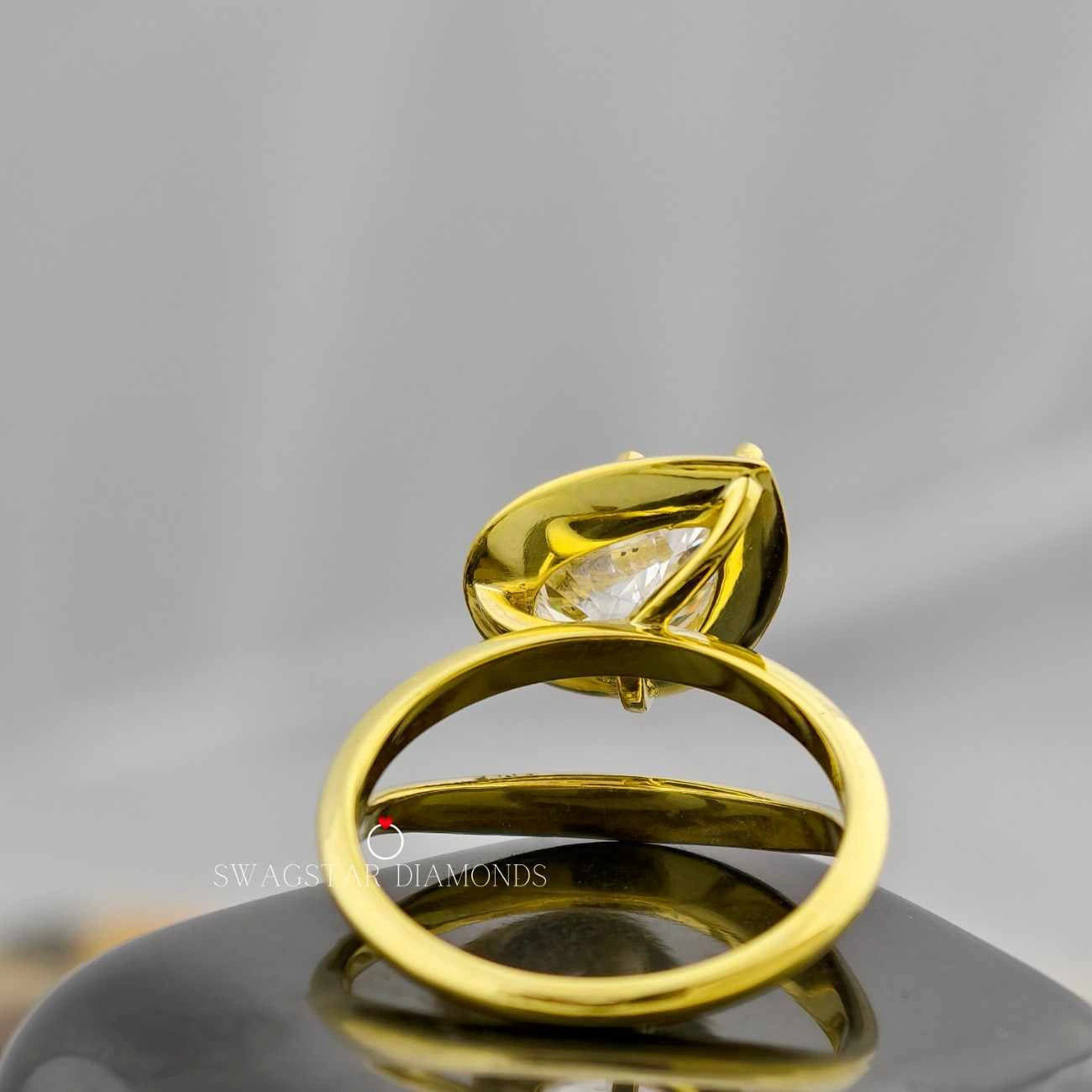 Pear Cut Diamond Ring For Engegament