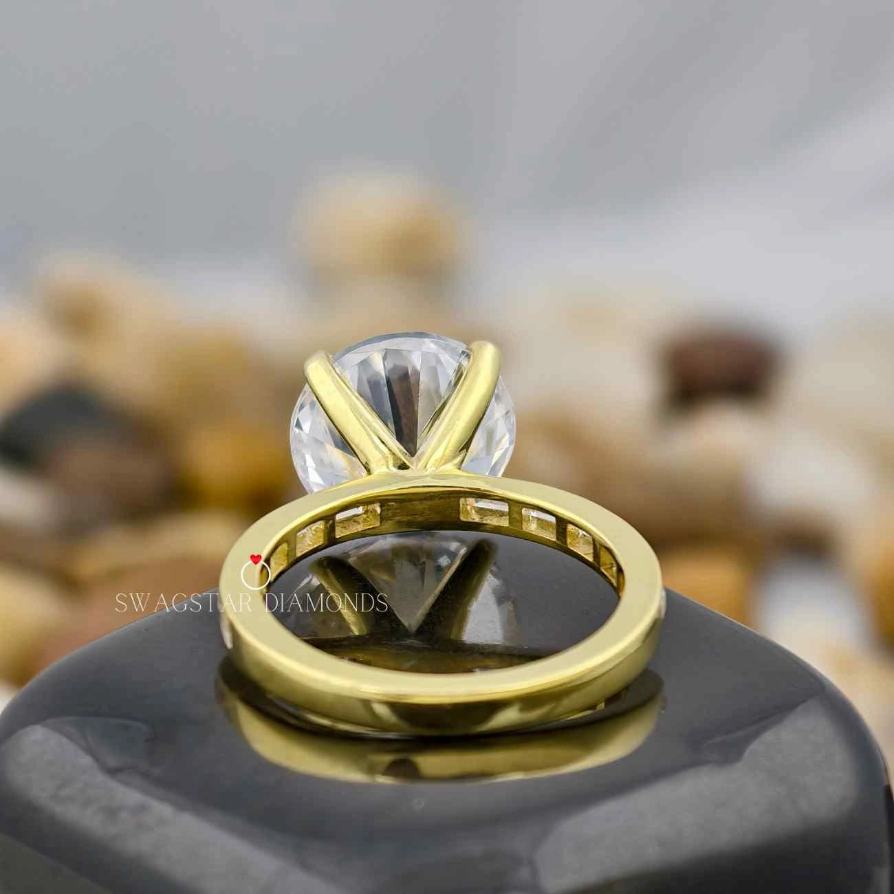 Round Cut Diamond Wedding Ring 