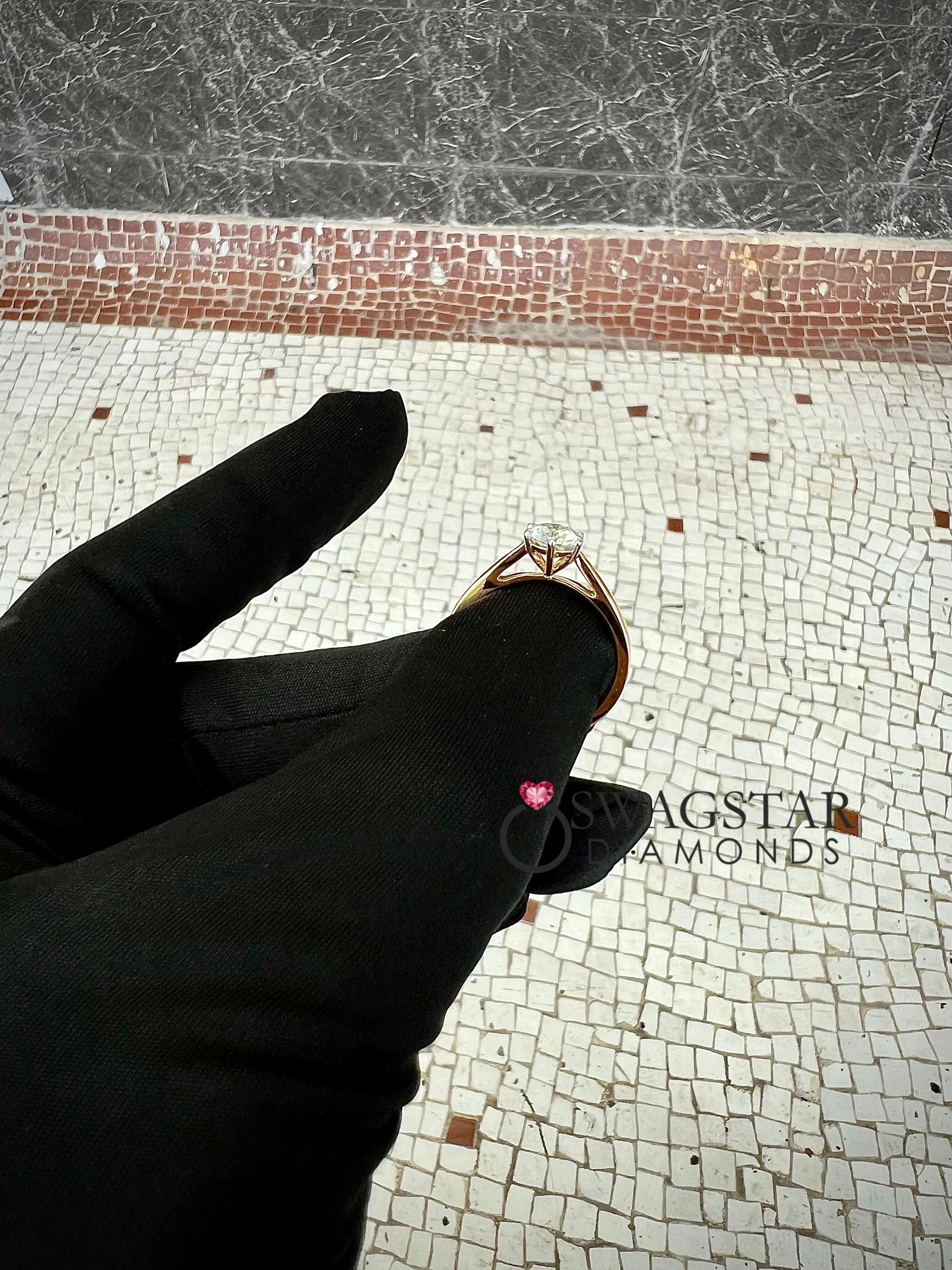 Round Cut Engagement Ring For Women..