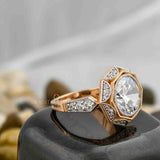 Round Cut Halo Engagement Ring
