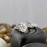 Round Cut Ring With Band 