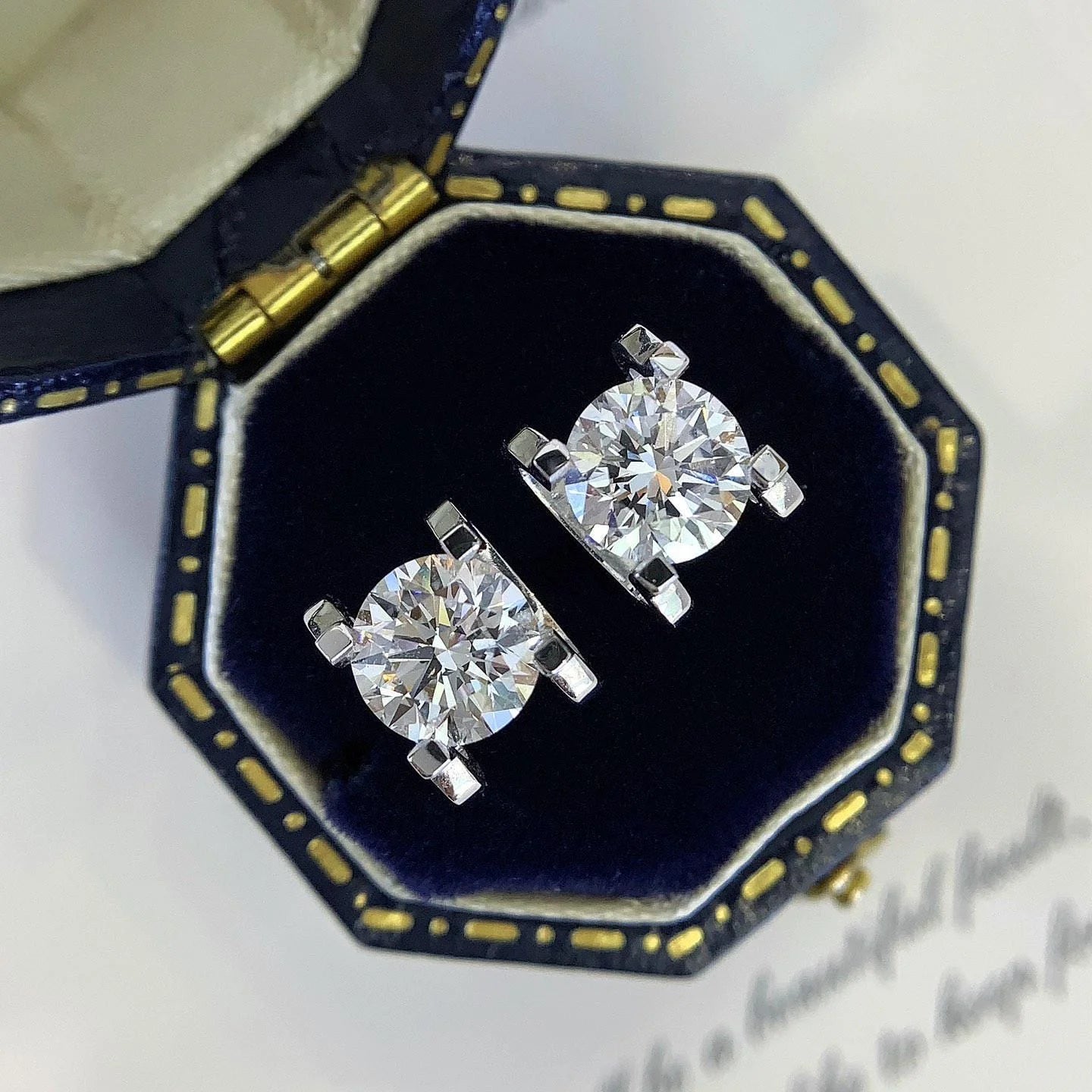 Round Cut Unique Stud Earring