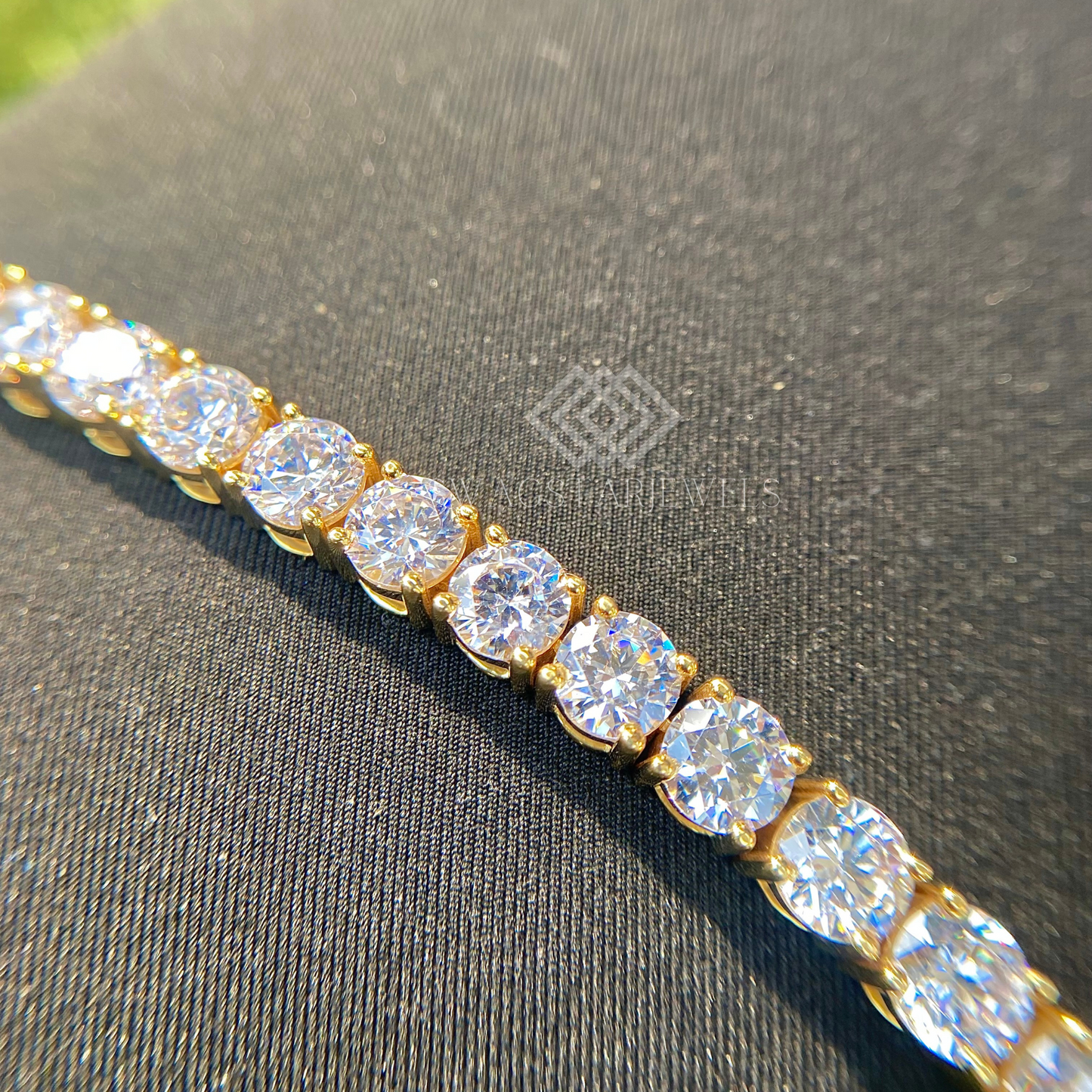 Round Diamond Bracelet With Lab-Grown & Natural Diamonds, Jewelry By Leading Manufacturer From Swagstar, Surat. Explore Wedding, Engagement, Eternity Rings,  Earring & Studs, Bracelets In 10k, 14k, & 18k Gold Varieties, Including White, Yellow, Rose Gold.