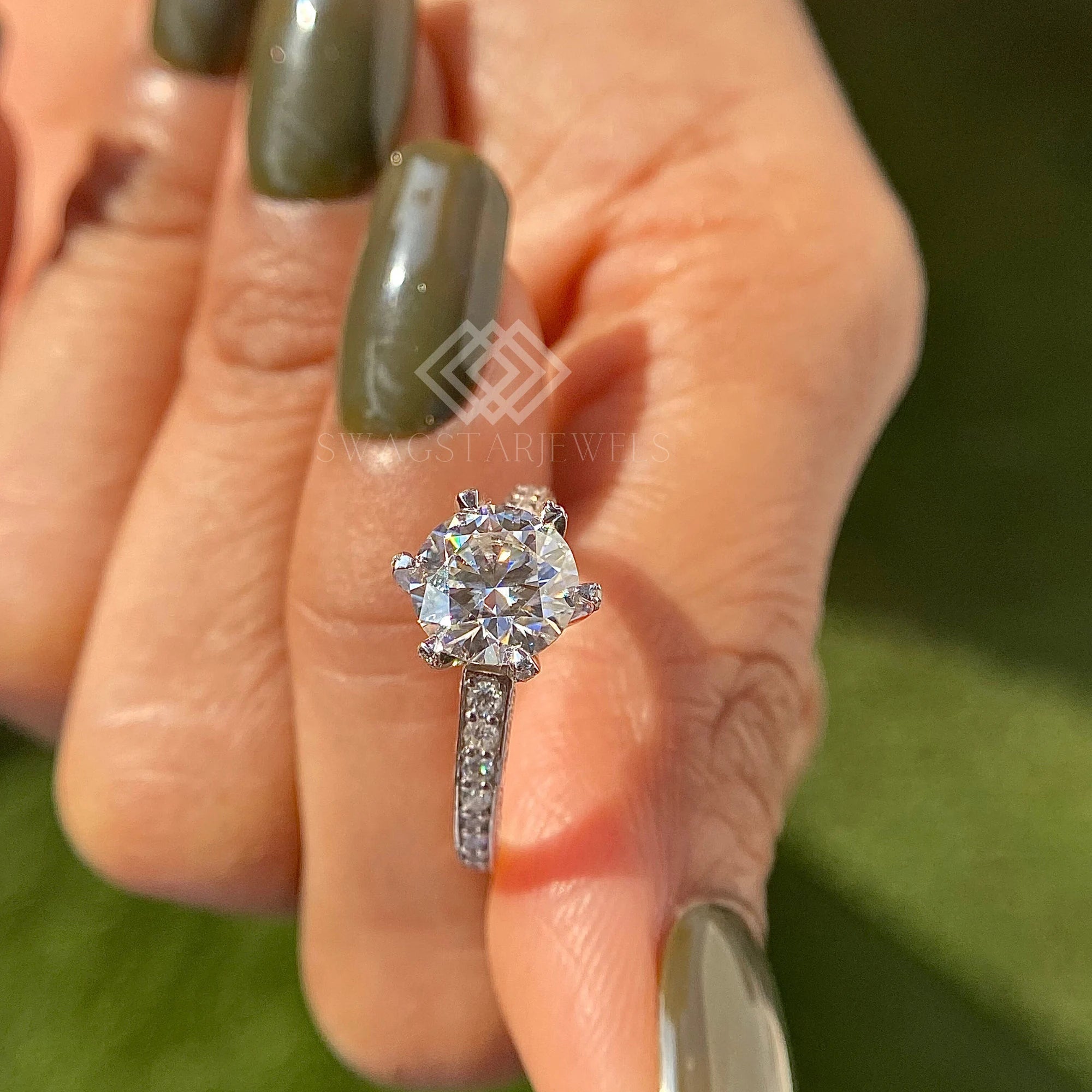 Unique Round Cut Engagement Ring