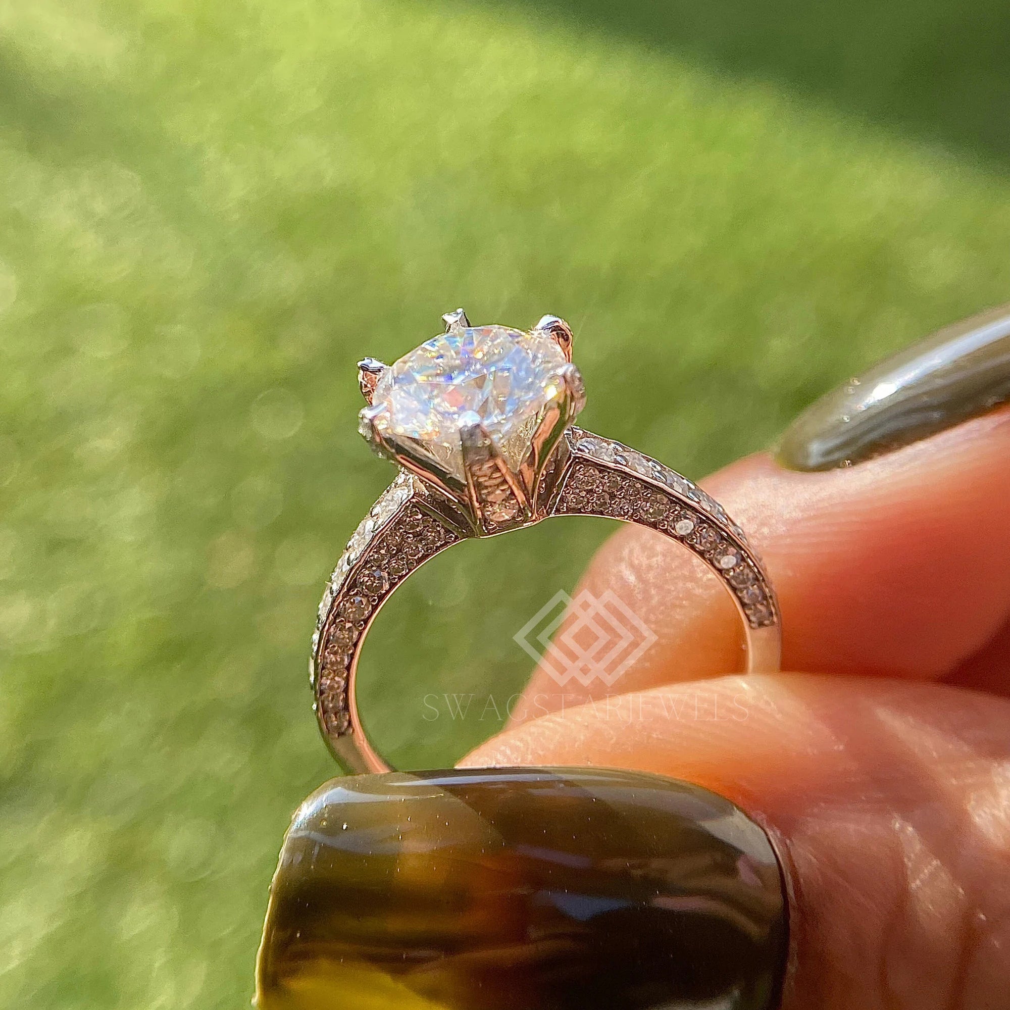 Unique Style Round Cut Ring