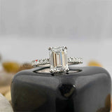 White gold Emerald Cut Diamond Ring 