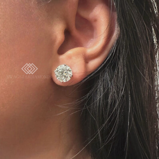 Round Shape Earring With Lab-Grown & Natural Diamonds, Jewelry By Leading Manufacturer From Swagstar, Surat. Explore Wedding, Engagement, Eternity Rings, Earring & Studs, Bracelets In 10k, 14k, & 18k Gold Varieties, Including White, Yellow, Rose Gold.